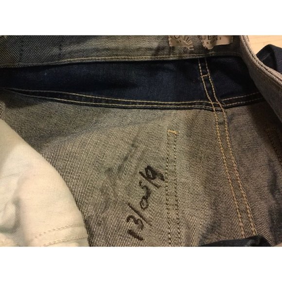 Guess Women’s Relaxed  Boy Fit Jeans Destroy Patched Details Size 27 - Picture 11 of 12